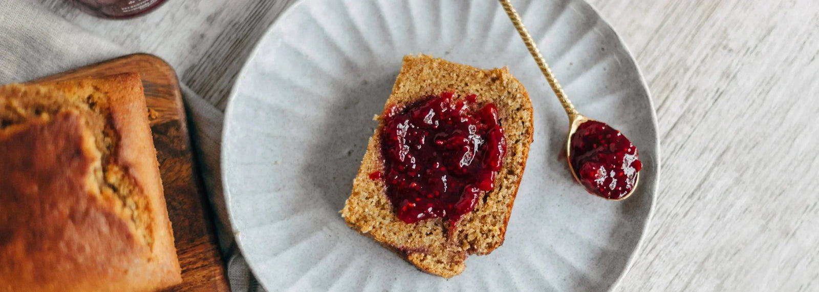 Bizcocho integral de limón y frambuesas