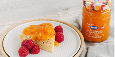Bizcocho húmedo de yogur griego con Mermelada de Temporada de Melocotones
