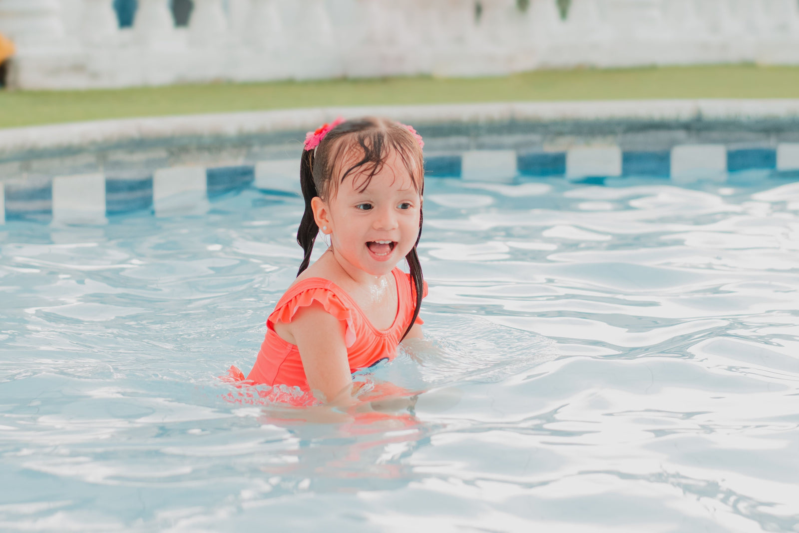 Ejercicios y beneficios de la natación para bebés